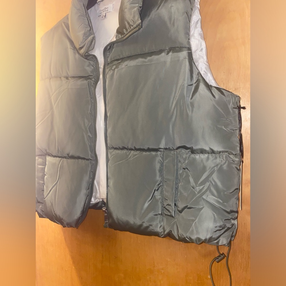 FADED ROSE Sheen Green Sleeveless Collared Puffer Vest - Picture 3 of 4